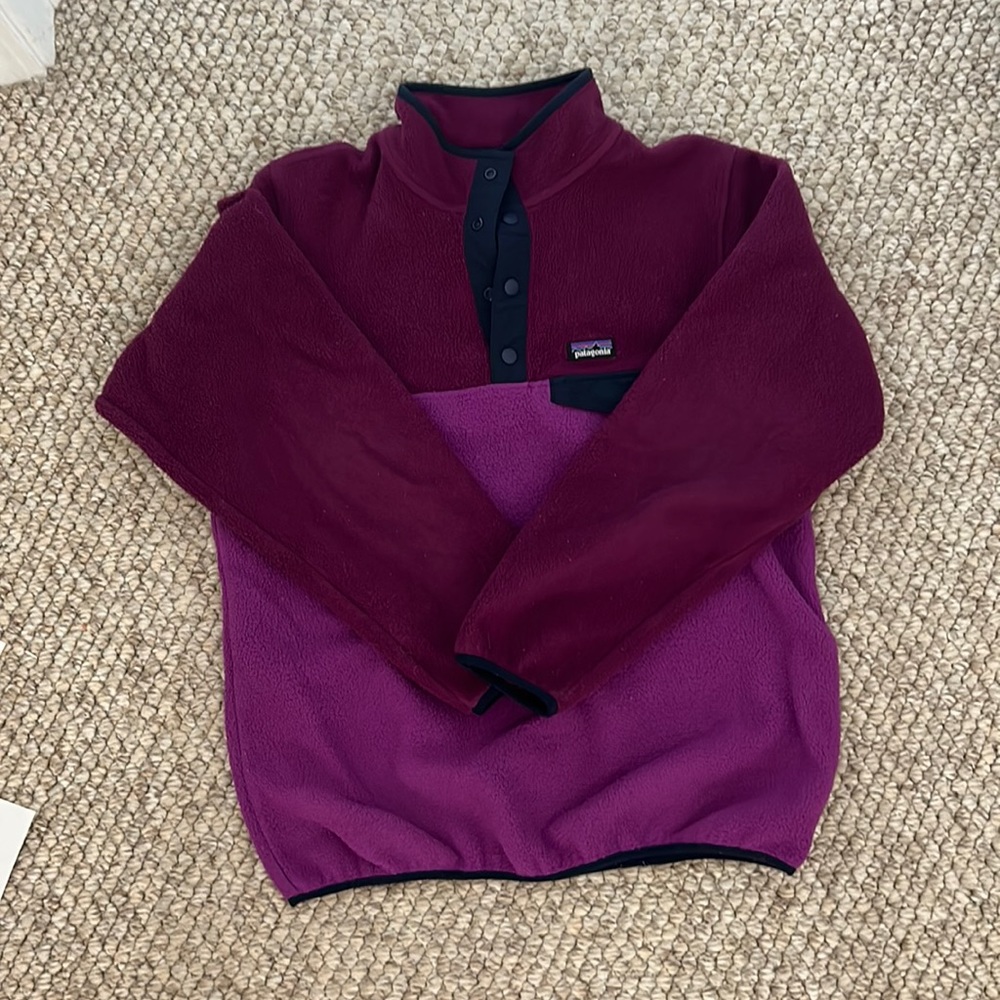 Girl’s Patagonia Fleece Pullover Purple size XL
